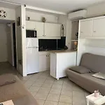 Lejlighed Climatise Avec Piscine Et Parking A Port Camargue - Fr-1-250-162 Le Grau-du-Roi